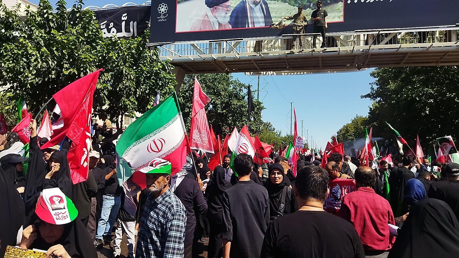 پیش به سوی تشییع رهبر شهیدمان-۳