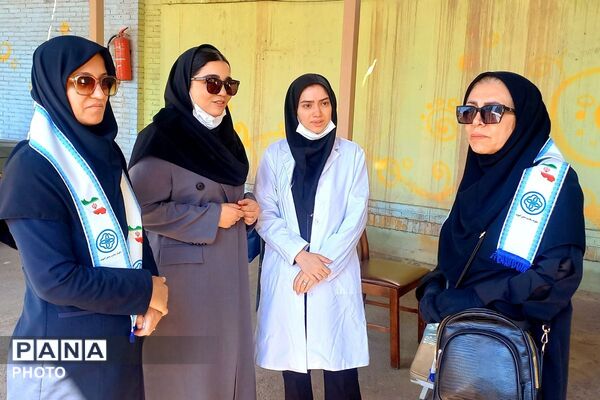 هفته سلامت در ورامین: جشنی برای سلامتی با حضور دانش‌آموزان، فرهنگیان و هلال احمر