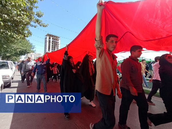 راهپیمایی جمعه خشم و نصر با حضور پرشور مشهد مقدس برگزار شد