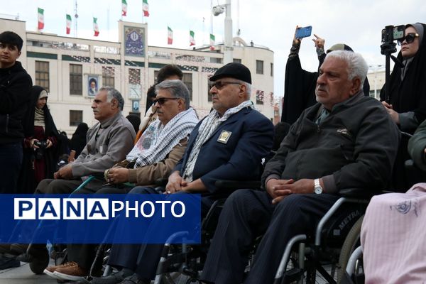 اجتماع عظیم منتظران ظهور در میدان شهدا مشهد