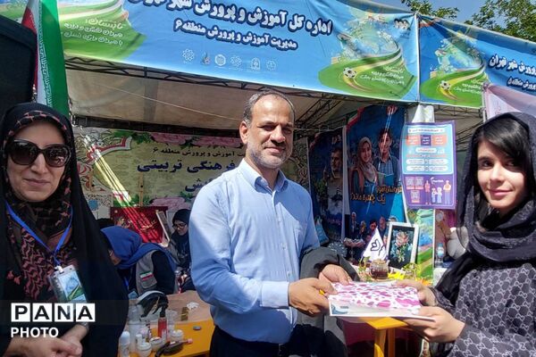 تقدیر از دانش‌آموزان برگزیده پویش‌های کانون نیایش منطقه ۶ در آیین افتتاحیه پایگاه‌های تابستانی