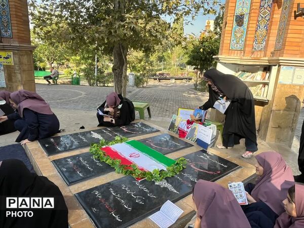 اردوی زیارتی دانش‌آموزان در جوار مزار شهید گمنام