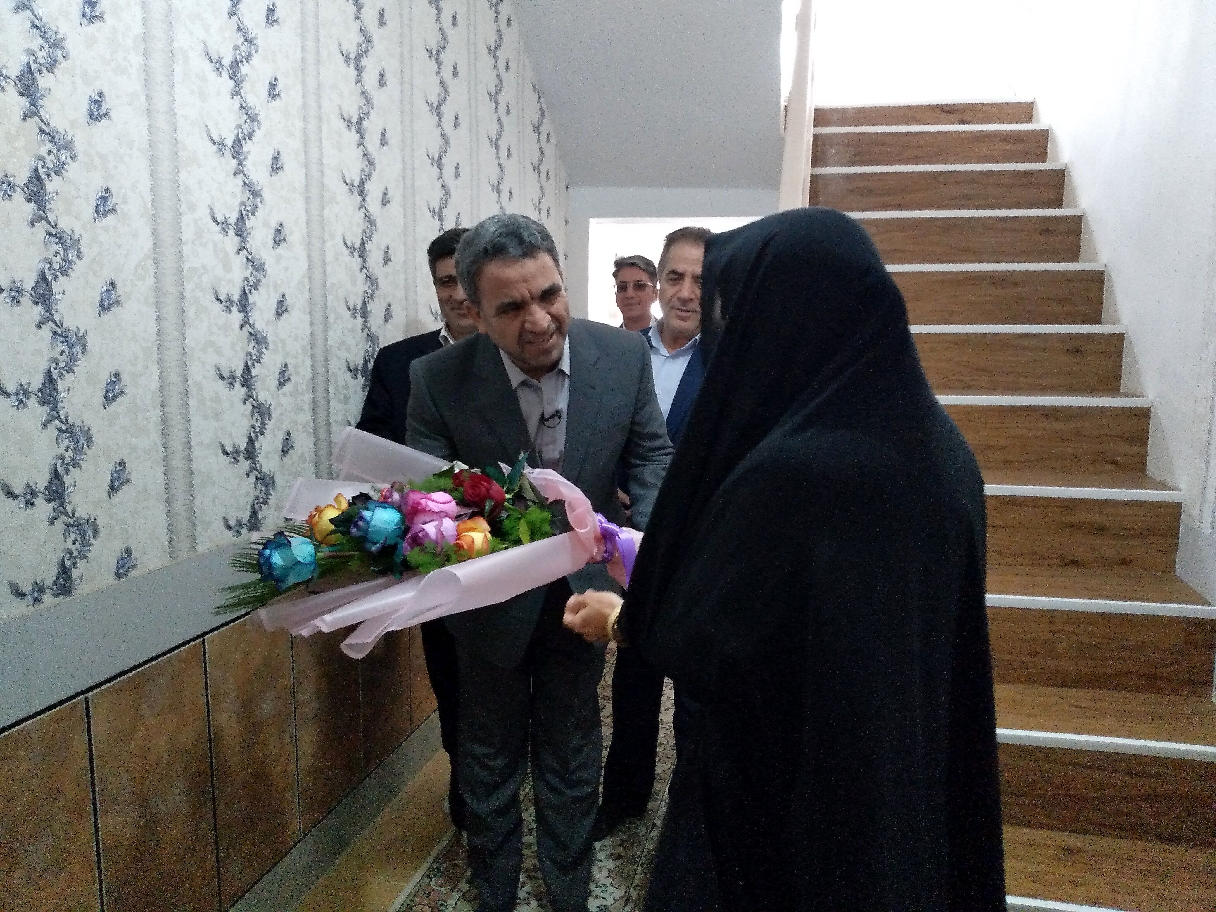 ‌معاون وزیر آموزش‌و‌پرورش از معلم دوره ابتدایی خود تقدیر کرد
