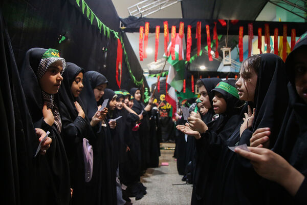 عزاداری کودکان هیات «زیر گنبد طلا» برای دختر سه ساله امام حسین(ع)