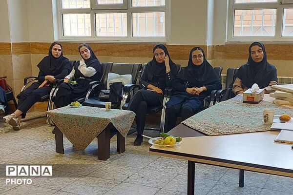مانور بازگشایی دبیرستان نمونه دولتی ولایت با تشکیل نخستین جلسه شورای دبیران
