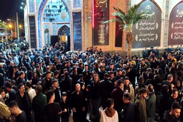 اقامه نماز ظهر عاشورا و آیین تعزیه‌خوانی در اردبیل 