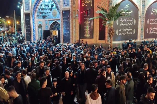 اقامه نماز ظهر عاشورا و آیین تعزیه‌خوانی در اردبیل 
