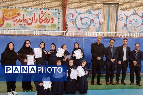 مسابقه فوتسال دانش‌آموزی دختران ابتدایی در بهارستان دو