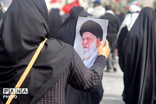 تشییع پیکر رهبر شهید در قم و جمکران