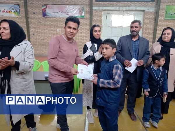 مسابقات دارت در دبستان پسرانه غدیر شهرستان شیروان