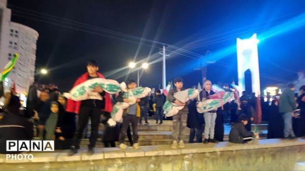 تجمع جوانان‌‌و‌نوجوانان‌در‌بیعت با رهبر انقلاب در نیشابور