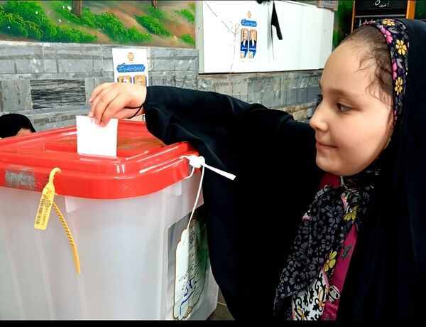 حضور دوباره‌ دلباختگان وطن با شور حسینی در پای صندوق های رأی