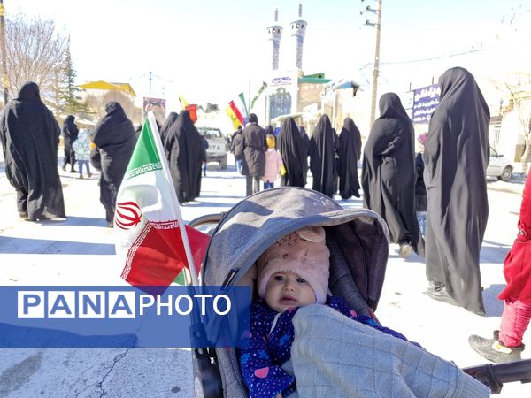 حماسه حضور گرم مردم بلده در سرمای زمستان 