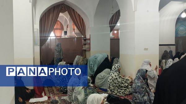 برپایی میز خدمت در مصلی نماز جمعه شهرستان خلیل‌آباد