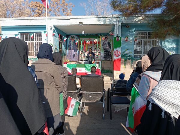 طنین زنگ استکبارستیزی در دبیرستان دخترانه تکتم باخرز