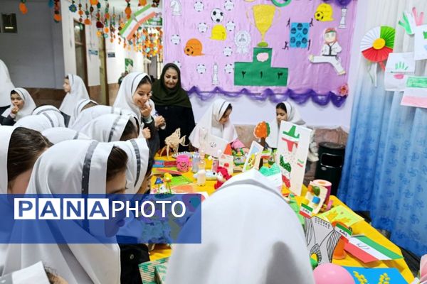  نمایشگاه دستاوردهای انقلاب و روایت‌های فجر در دبستان سمیه شهریار