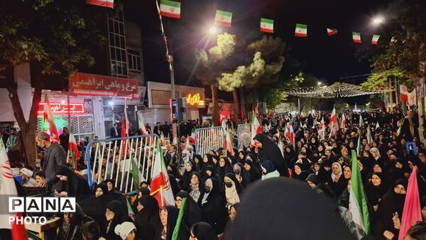تجمعات شبانه با حضور خادمین امام رضا(ع)