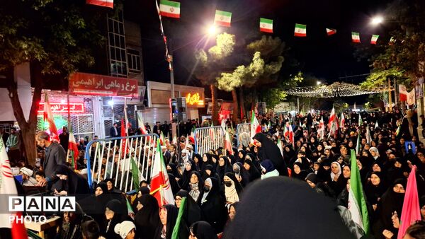 تجمعات شبانه با حضور خادمین امام رضا(ع)