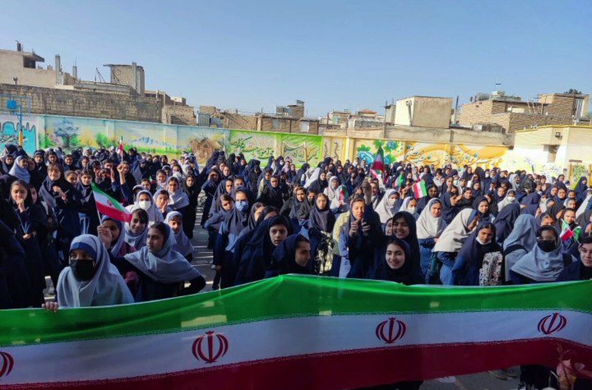 قدردانی دانش‌آموزان دبستان آیت‌‌‌الله صدر فلاورجان از رهبر انقلاب و سپاه به خاطر انتقام از رژیم صهیونیستی/ فیلم