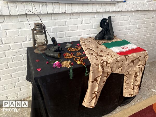 گشایش نمایشگاه مدرسه انقلاب در هنرستان عالمه باخرز