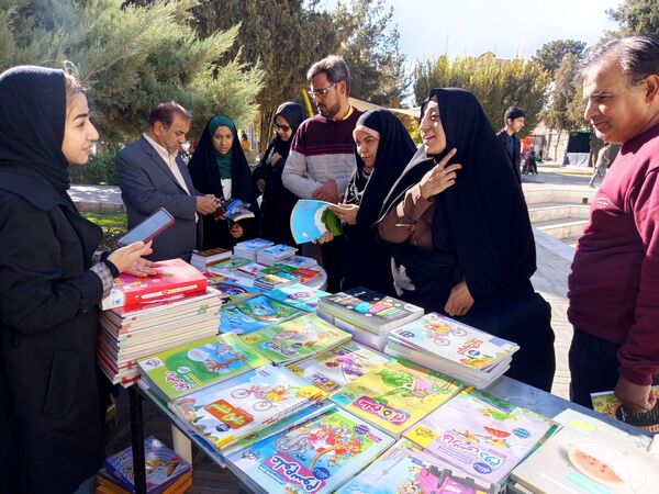 جمعه بازار کتاب در کاشمر