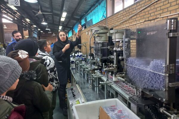 علم در صحنه عمل؛ گردش علمی دانش‌آموزان باقرالعلوم در کارخانه کیان صفا