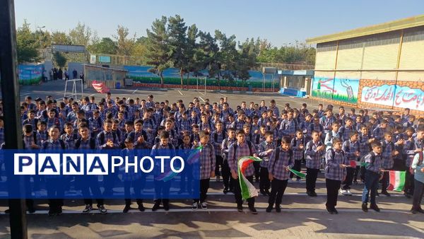 نواختن زنگ آغاز سال تحصیلی در مدرسه اندیشه شاهد منطقه ۱۶ 