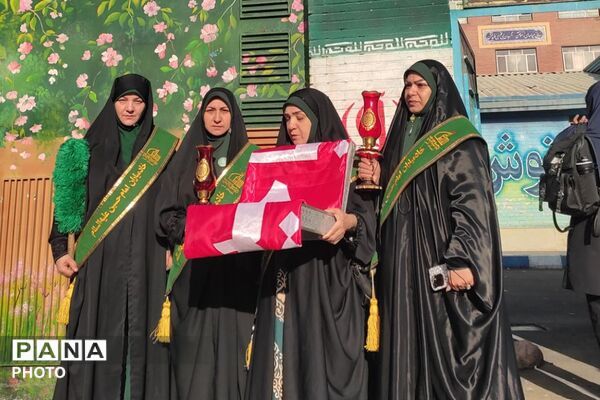 دبیرستان شهید عیسی‌وند میزبان پرچم متبرک حرم امام حسین (ع) 