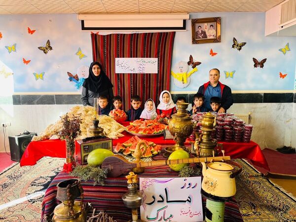 مراسم بزرگداشت ولادت حضرت فاطمه (س) و روز مادر در آموزشگاه پسرانه علاقبندنیا