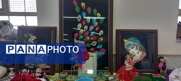 نمایشگاه دست‌سازه‌ها به‌مناسبت دهه فجر در شهر سپیددشت