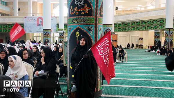 تجمع دو هزار نفری دانش‌آموزان زنجان در سوگ رهبر شهید انقلاب