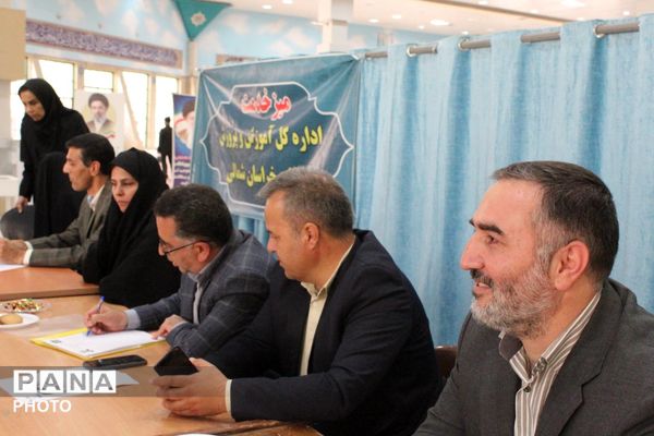 برگزاری میز خدمت آموزش و پرورش در مصلی امام خمینی(ره)