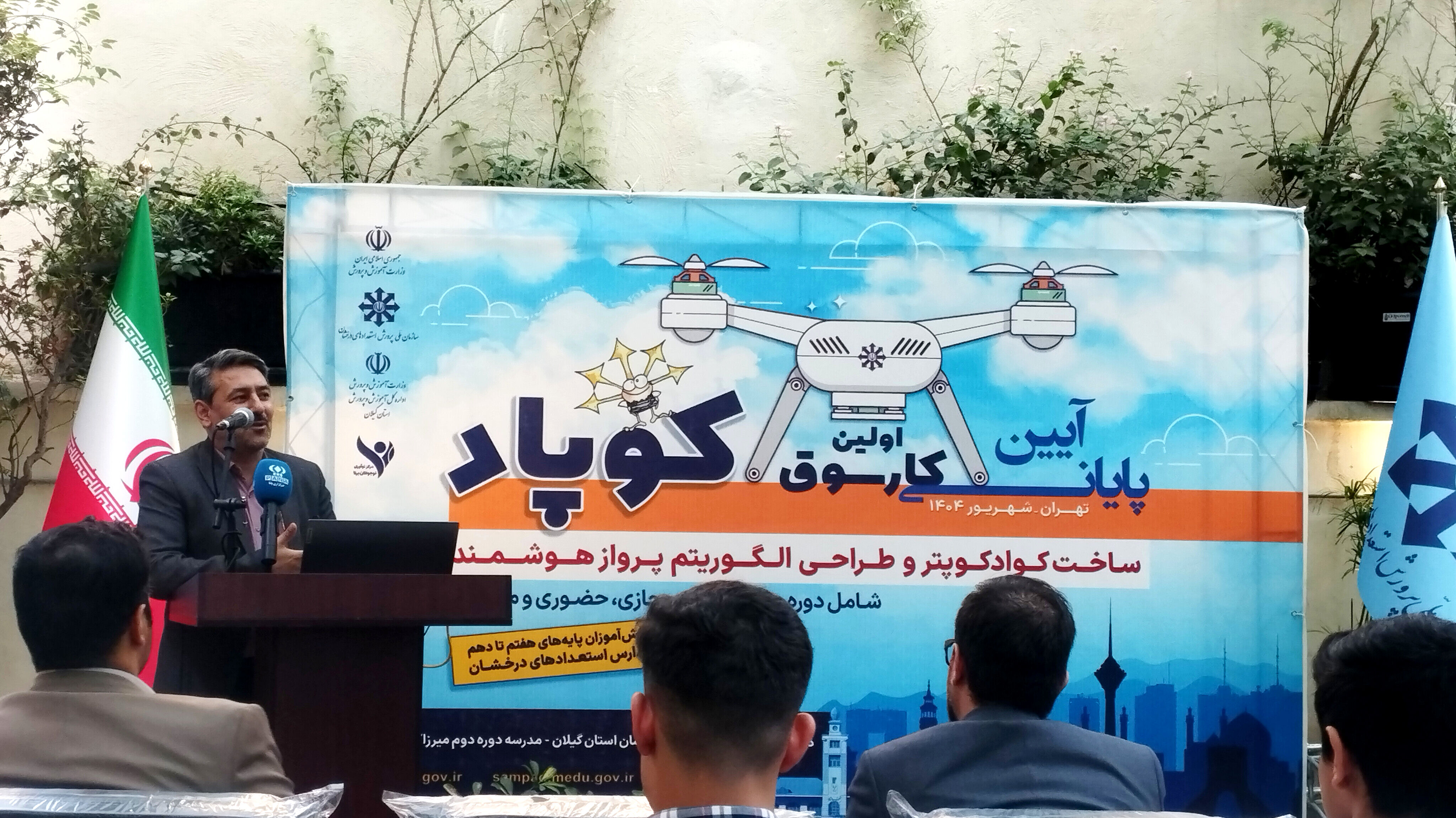 دانش‌آموزان باید در کنار توانمندی‌های تخصصی، تجربه کار گروهی، حل مساله و شبکه‌سازی علمی را نیز کسب کنند
