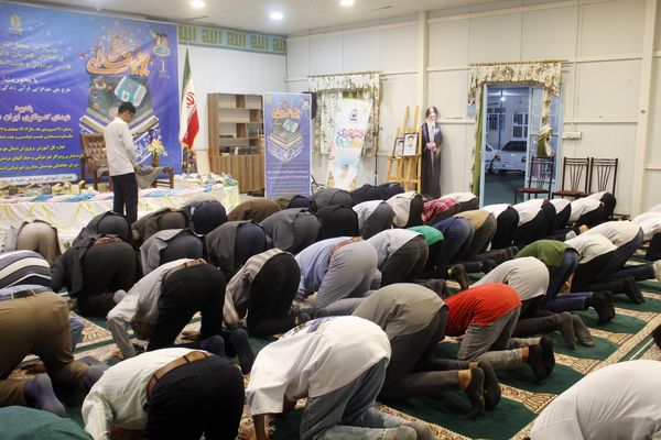 بزرگترین محفل انس با قرآن و افطاری دانش‌آموزان مدارس غیردولتی و هیات‌امنایی همزمان با سراسر کشور