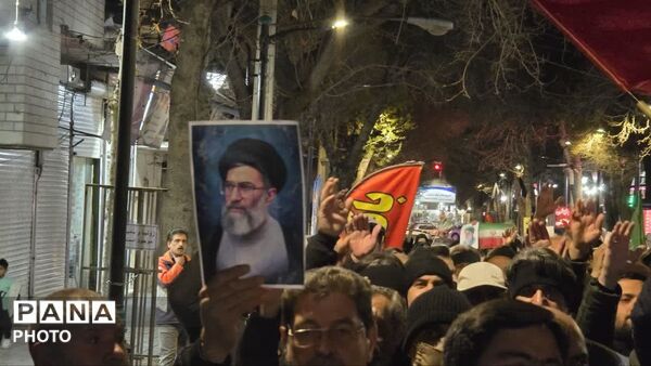 میدان لاله نظرآباد پاتوق دلدادگان رهبر