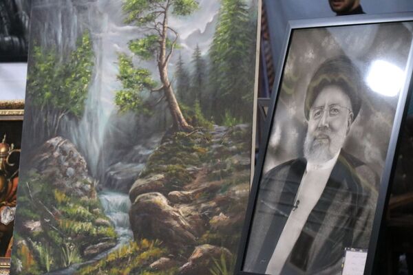 حضور پرشور دانش‌آموزان در نمایشگاه قرآن و عترت در حرم مطهر رضوی
