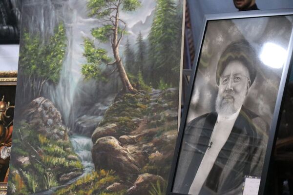 حضور پرشور دانش‌آموزان در نمایشگاه قرآن و عترت در حرم مطهر رضوی