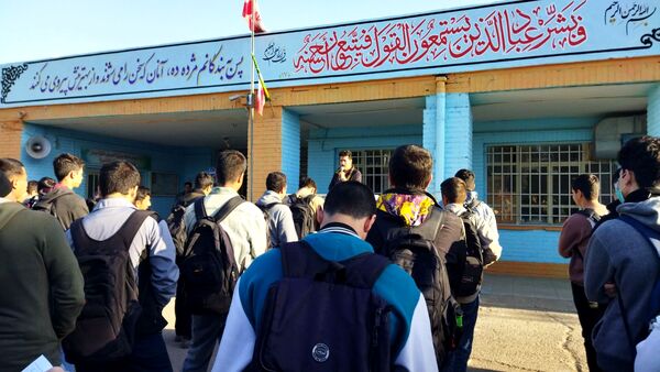 زنگ آزمایشگاه در دبیرستان شاهد ابوذر غفاری نیشابور 