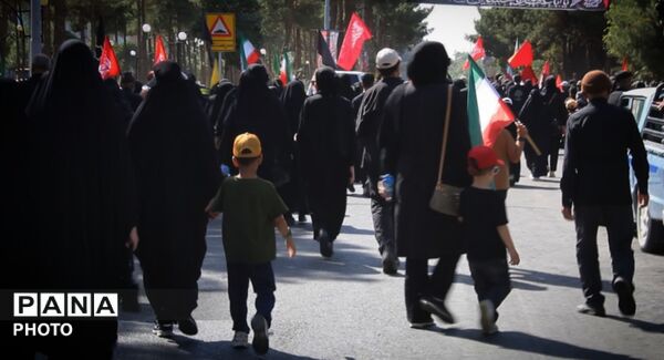 خادمِ کوچک، عشقِ بزرگ