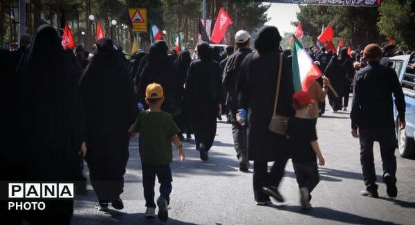 خادمِ کوچک، عشقِ بزرگ