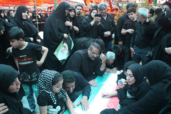 خاکسپاری نوجوان شهید «محمدحسین خاکی» در گلزار شهدای قم