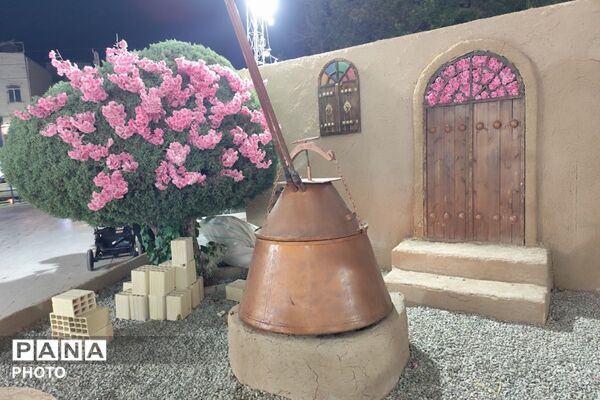 جشنواره گلاب‌گیری و صنایع‌دستی؛ پیوند عطر سنت و هنر ایرانی