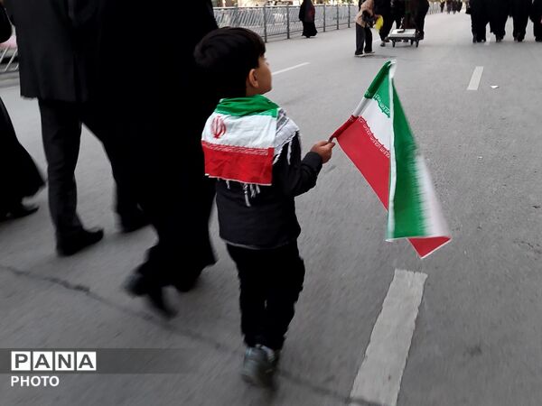 حضوری از جنس نور در چهلم رهبر انقلاب
