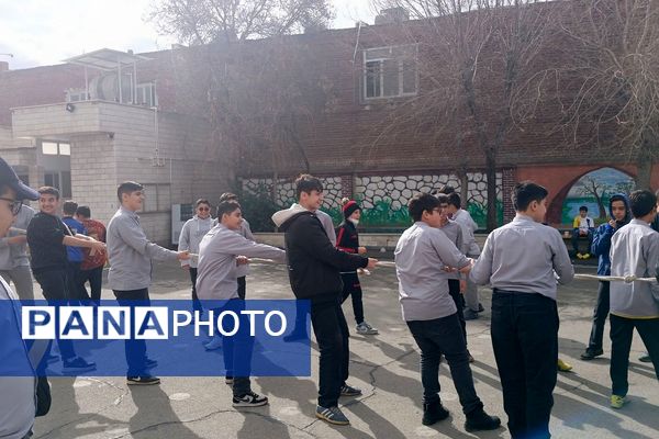 حضور پرشور دانش آموزان ناحیه دو شهرری در برنامه‌های متنوع دهه فجر و جشن انقلاب