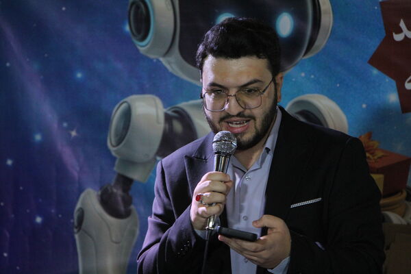 نمایشگاه شادمانه نور در یزد