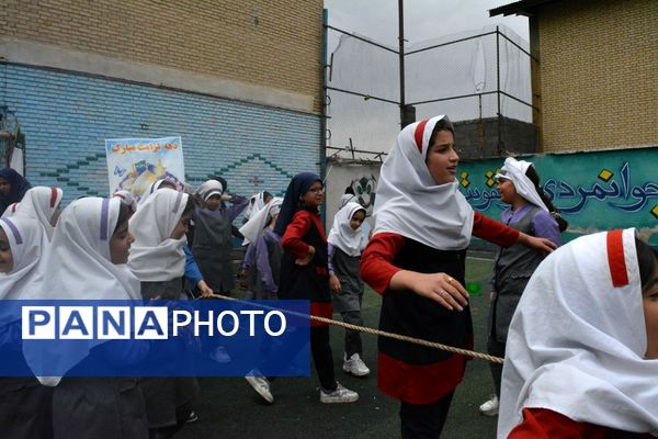 برگزاری مسابقات ورزشی ویژه اولیای دانش‌آموزان دبستانی در ناحیه ۲ بهارستان