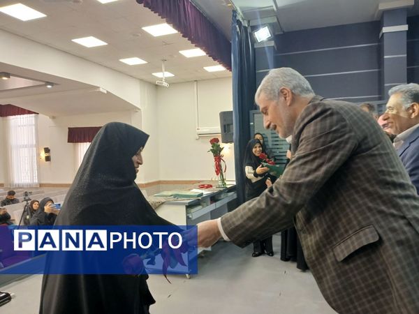 آیین تکریم و تجلیل از پژوهشگران برتر ناحیه۶