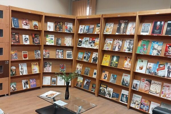 بازدید دانش‌آموزان از کتابخانه فرهنگسرای قلم در بهارستان‌دو