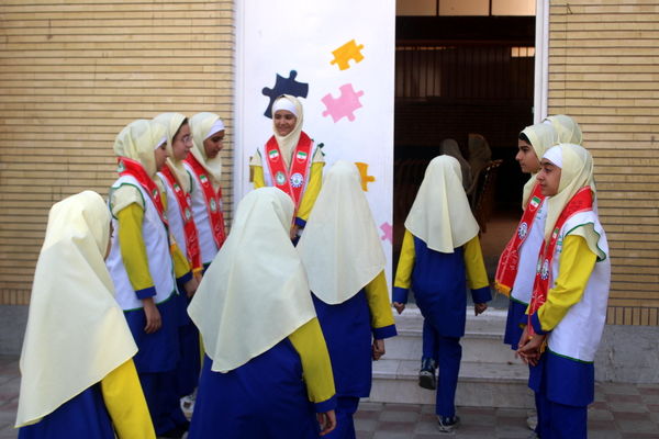 آیین سپاس معلم در دبستان دخترانه شهید باهنر بوشهر