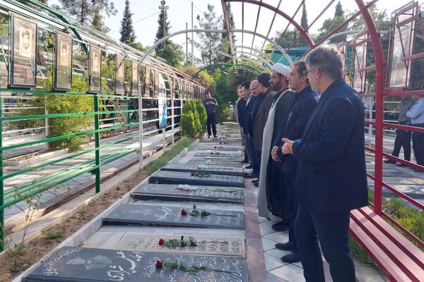 غبار روبی گلزار شهدا شیراز